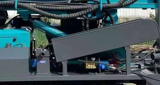 DR-200 hydraulic lifting cylinder and folded mast support