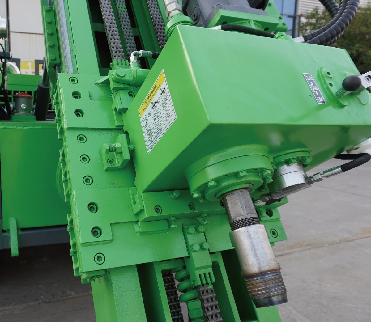 DR-200X Core Drilling Rig hydraulic rotary head and feed chains