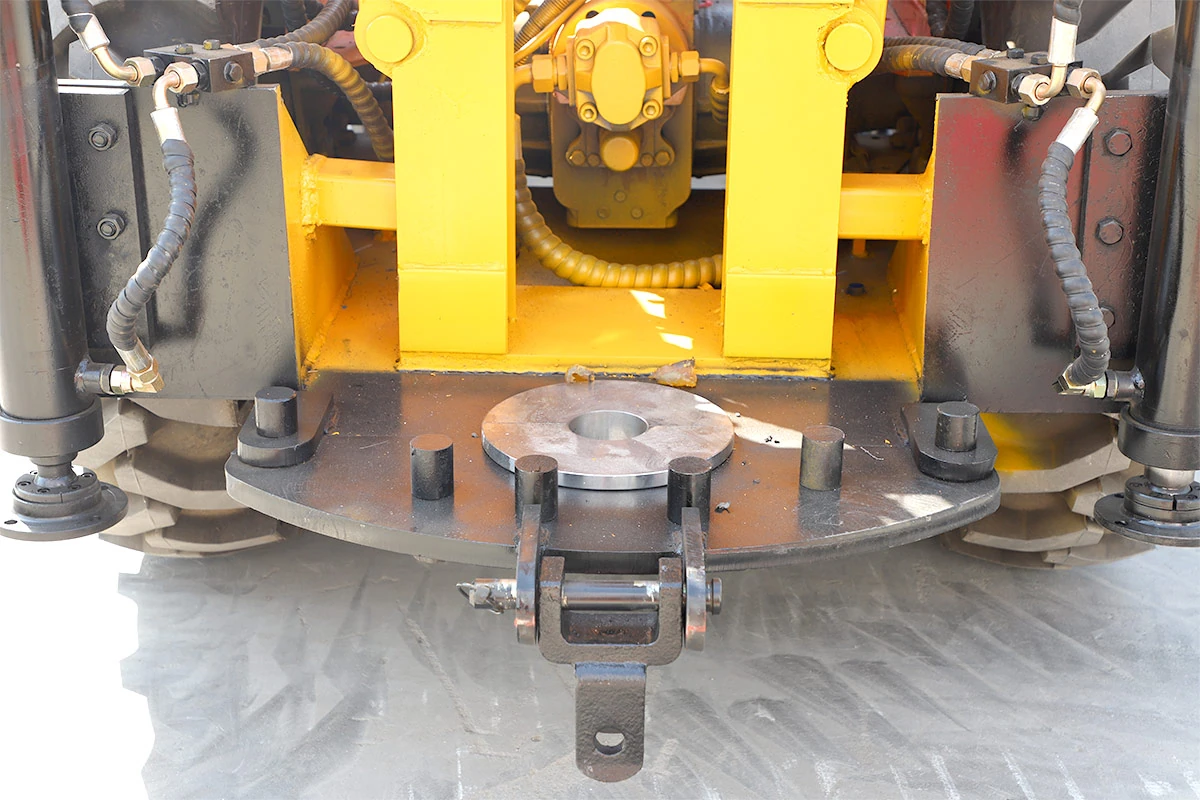 DR-600 lower drilling assembly with a circular guide opening and stabilizer cylinders with ground pads