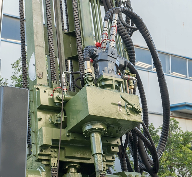 DR-TD800 mast guide, power head and hydraulic hoses