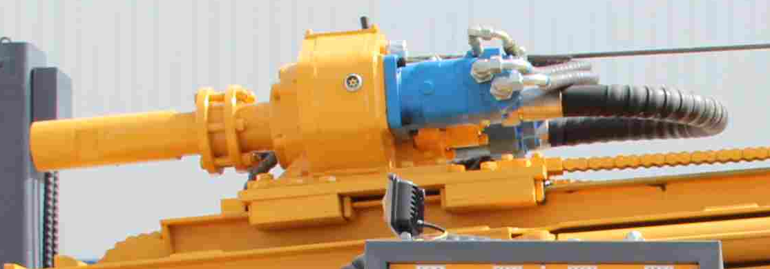 DRW200 water well drilling rig hydraulic rotary head and mast carriage