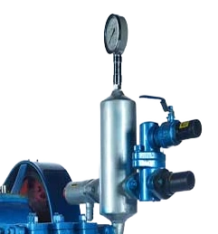 DR-500B pressure gauge above the vertical air chamber and external fluid connections